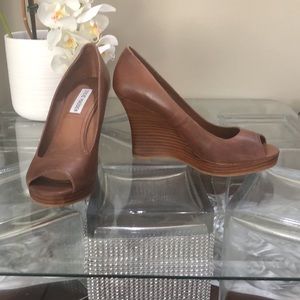 Steve Madden Leather Dress Shoes.Platform 4”.Size 7.5M. Color see pictures…